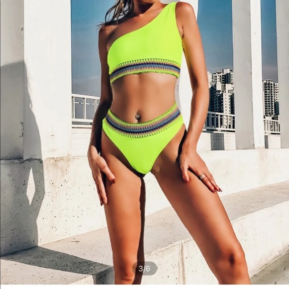 Lime green bikini set - Picture 2 of 3